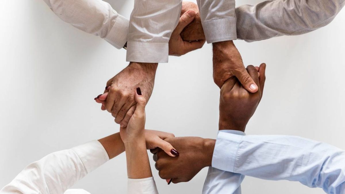 gclinger's tweet photo. In her latest article in @ITProPortal @Workfront EMEA Managing Director @Paige_Erickson1 highlights why your approach to project management might be keeping work siloed. Paige's six steps to banish disruption and work holistically https://t.co/XikFonN1Pf https://t.co/TVW7Gv4Y6R