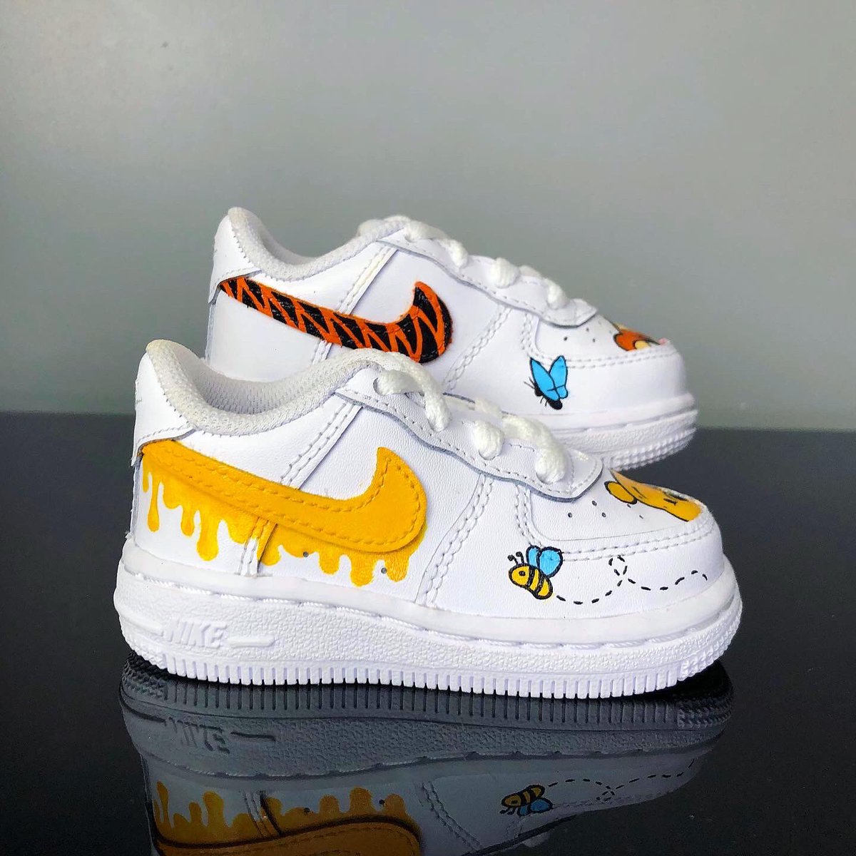 hollacustomz's tweet photo. Custom painted Winnie the Pooh - infant - Airforce 1’🐻🎨👟
#hollacustomz #customsneakers #hollas #customvans #customconverse #customairforceones #custombabyairforceones #custombabysneakers #winniethepooh #winniethepoohsneakers #tiggercustoms #tiggersneakers https://t.co/DVq3PSyDCt