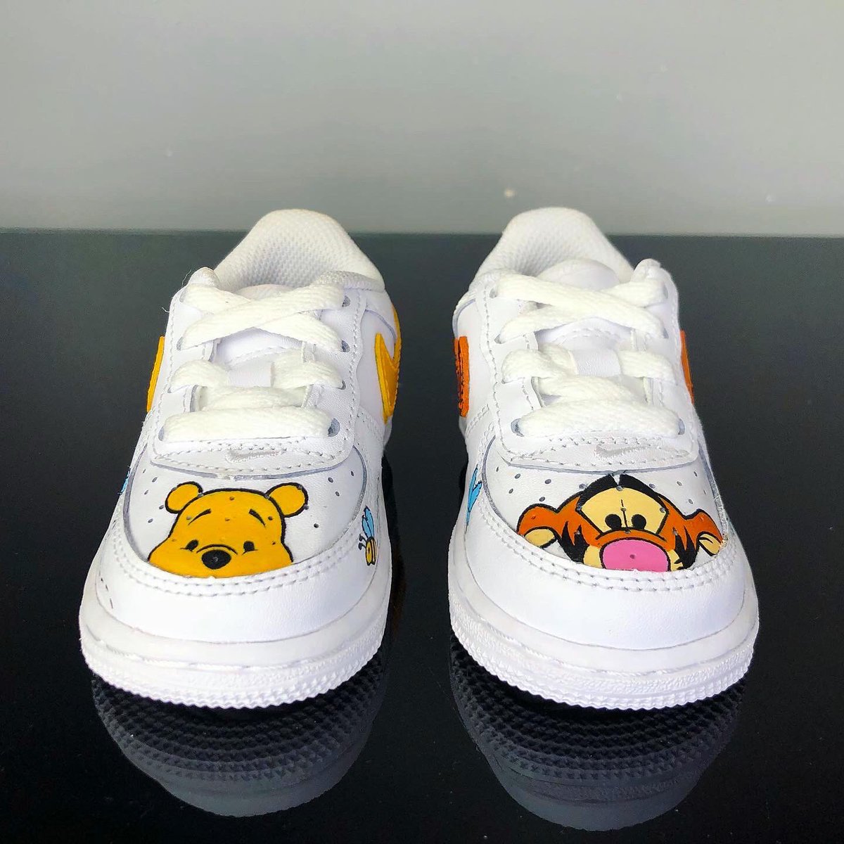 hollacustomz's tweet photo. Custom painted Winnie the Pooh - infant - Airforce 1’🐻🎨👟
#hollacustomz #customsneakers #hollas #customvans #customconverse #customairforceones #custombabyairforceones #custombabysneakers #winniethepooh #winniethepoohsneakers #tiggercustoms #tiggersneakers https://t.co/DVq3PSyDCt