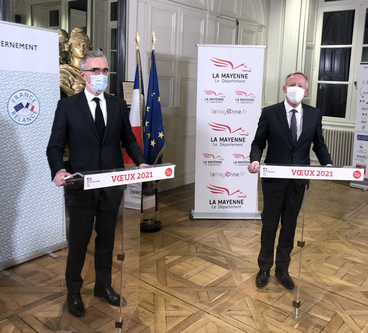 Prefet53's tweet photo. A l'occasion de la nouvelle année, Jean-Francis Treffel, préfet de la #Mayenne et @olivierrichefou Président @lamayenne présentent leurs vœux aujourd'hui à 18h :
➡️Mayenne TV https://t.co/z34J0plQDs
➡️Chaines @Interieur_Gouv
https://t.co/hOqsoG0JHi ou https://t.co/XwXvw24liG https://t.co/xLNblmLVvh