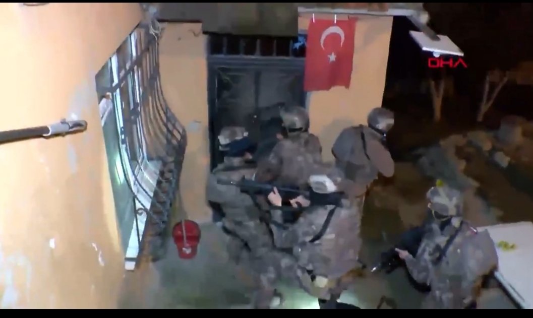 Terör uzmanı değilim ama terorist evine Türk bayraği asmaz #BogaziciUniversity