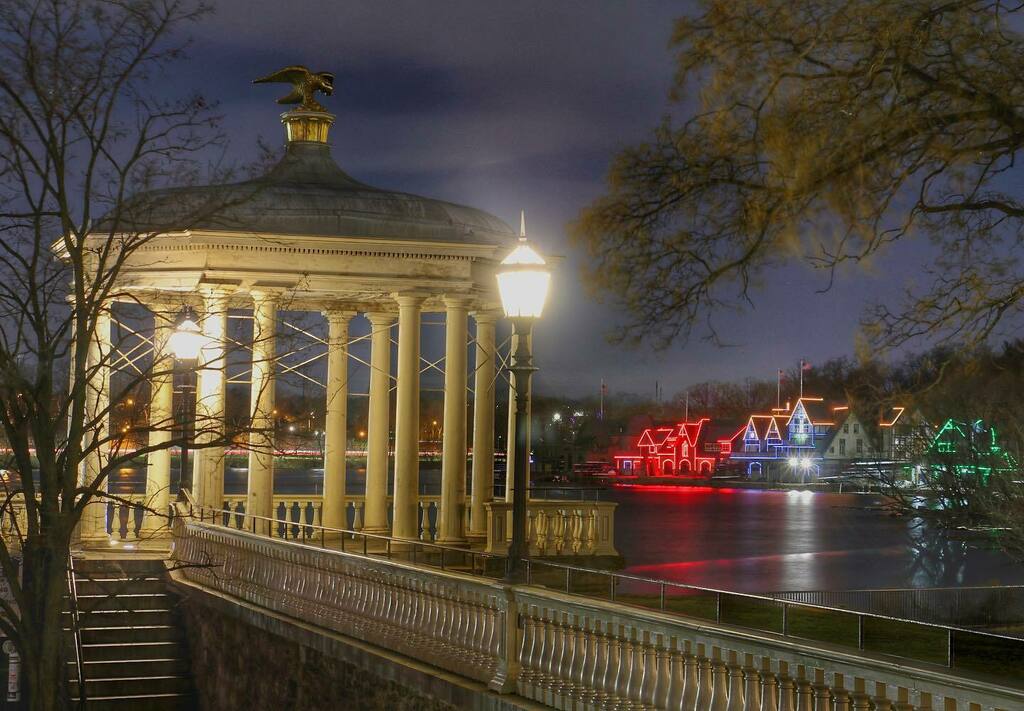 It’s magical every time: Boathouse Row. #boathouserow #schuylkillriver #lights #gazebo #philadelphia #winter #philly #phillygram #phillymasters #phillyprimeshots #phillyunknown #phillycollective #phl_shooters #phillyatnight #howphillyseesphilly #whyilove… instagr.am/p/CJtN3SKjLhk/