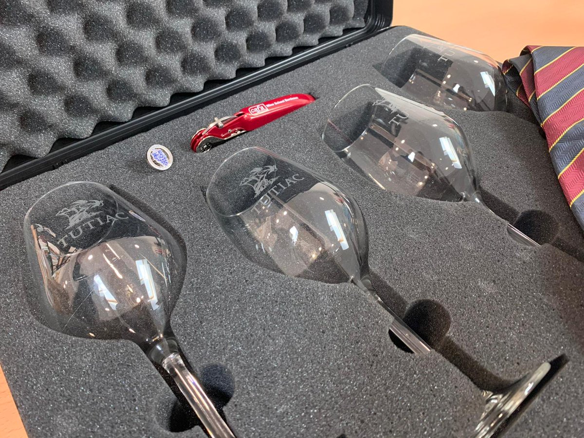 Tutiac's tweet photo. 𝙏𝙧𝙖𝙫𝙖𝙞𝙡𝙡𝙚𝙧 𝙨𝙪𝙧 𝙡𝙖 #formation 🍷
👉 Tutiac a offert des verres au @CAFA_formations Wine School #Bordeaux afin de confectionner des mallettes destinées à chaque étudiant Conseiller en Sommellerie 👍
#wine #vin #CAFAformations #sommerlier #TUTIAC #TUTIACTOUTBORDEAUX https://t.co/3OJ8h0K3md