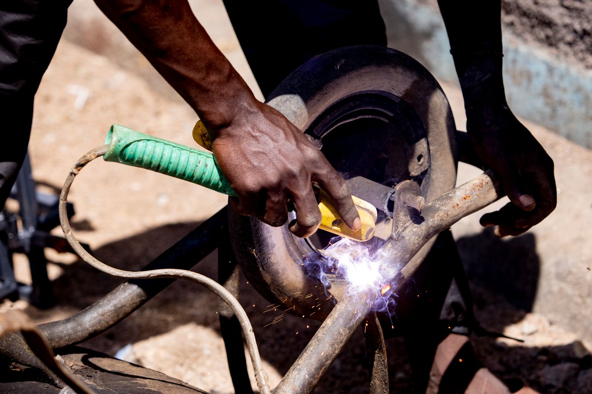 RenewviaEnergy's tweet photo. Decentralized #RenewableEnergy can quickly improve livelihoods, from powering small businesses to electric tools, like this one on #Ndeda Island in #Kenya. @RenewviaEnergy has provided power to Ndeda since 2018 with #solar & wind. Photo credit: IED #SolarProgress #minigrid https://t.co/N2qN05Zyef