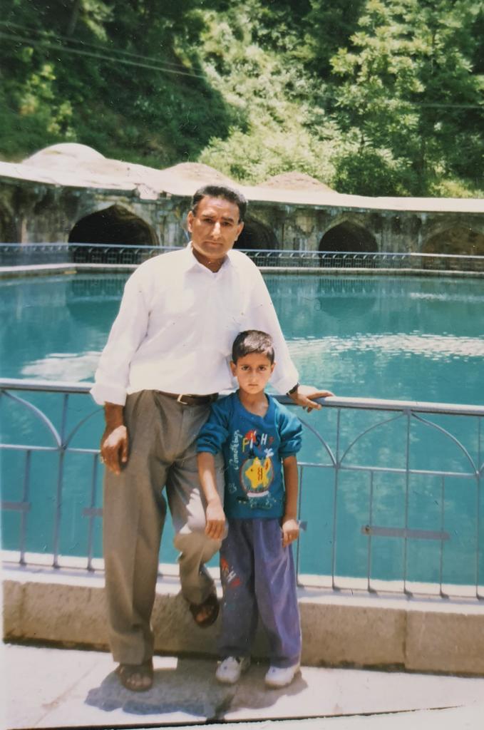 HashimK72's tweet photo. A year passed,On this day you left us. I can't forget you,I can't forget all those memories and good  times we had together. You were always with me during difficult times. You were Superman to me. without you life is so hard. I miss you papa😢
Please recite #surahFatiha https://t.co/cPoQue4ayO