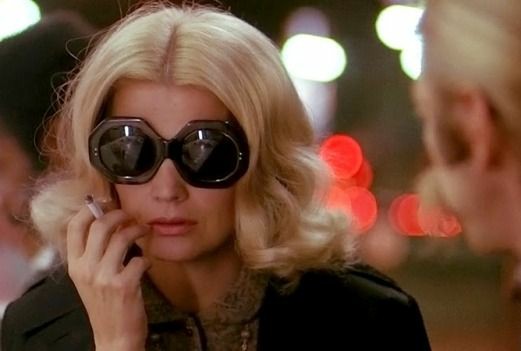 Ms_Golightly's tweet photo. Las gafas de sol de Gena Rowlands. https://t.co/9KWsFFKdCV