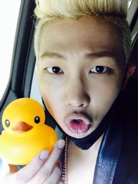 taebokkiii's tweet photo. Namjoon waited a year to make a snow ducks??? 😭😭😭 https://t.co/mO1xOxXke0
