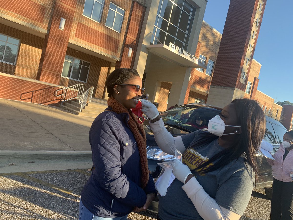 SelmaSchools's tweet photo. Walk up or drive thru, Team Selma is committed to doing our part everyday. More community COVID-19 Testing happening next week. More information to follow. Be #DOPE with us! #doingourparteveryday https://t.co/Pi7efFiZ9t