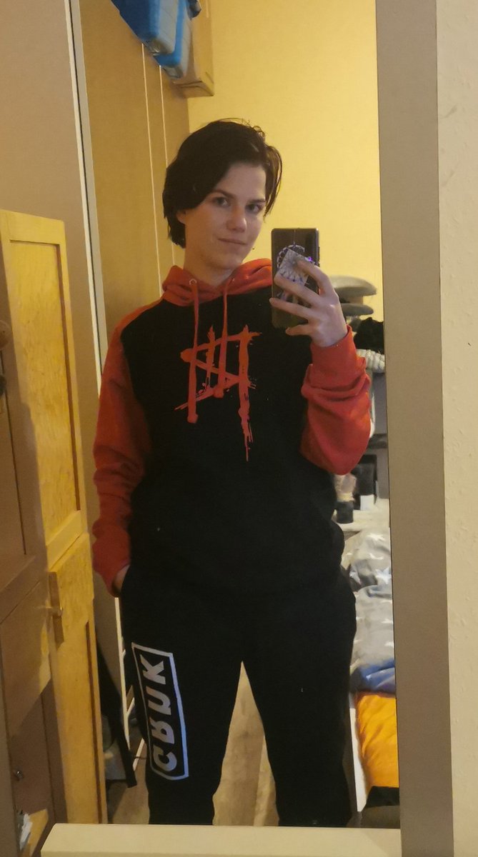 yunatsui_'s tweet photo. Zum ersten mal Merch bestellt und ich liebe es 😍 #Leibe❤️ #SauBequem🤗 
@Gronkh @xPandorya https://t.co/BAcYzEPZQZ