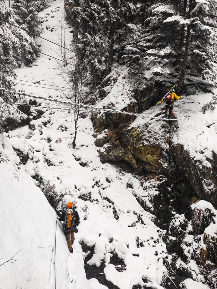 GORSKI_SWIAT's tweet photo. miłego wieczoru i wypoczynku🖐️... idziemy na skoki👍
🇵🇱🇸🇰#góry #tatry #podhale #beautifultatras #tatryofficjal 
#zima - #aktualnewarunki #las #dolina #potoki 

fot. M. Ulbricht https://t.co/BMiEPVNGrp