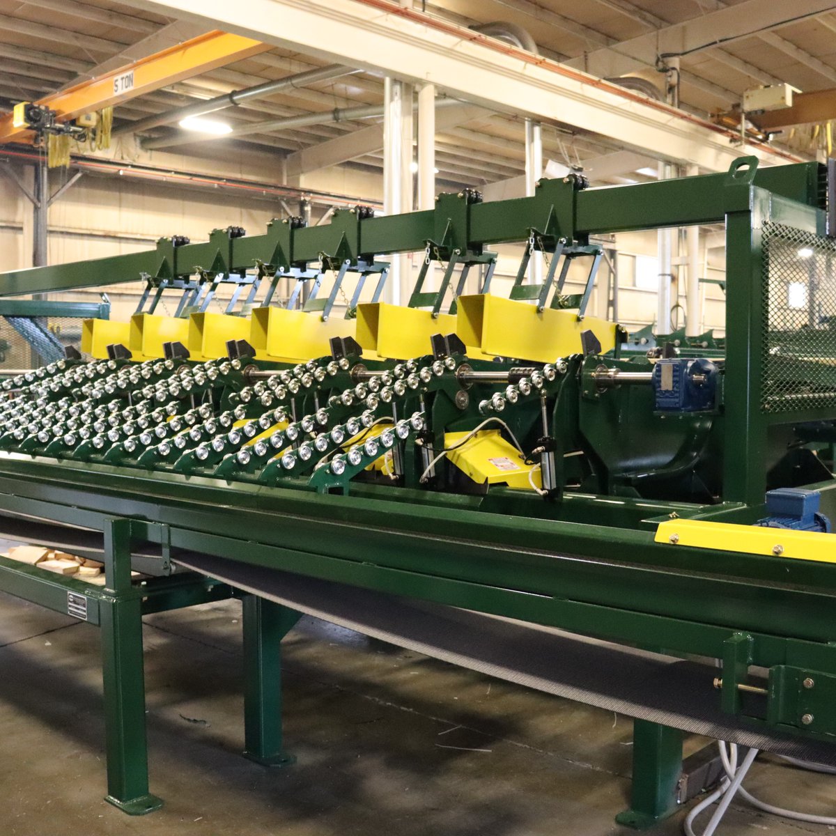 New project being tested today! A multiple trim saw machine, brand new, up and running. That's how we like to start off the new year! 
#custommachinery #manufacturing