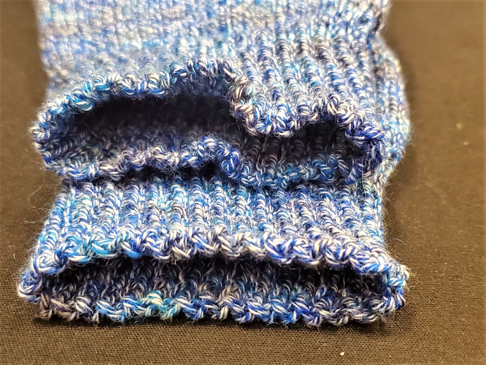 ケイト 伸びる伏せ止めは当たり前 且つ元通りに縮むのが理想 上は いわゆる縫うひと目ゴム編み止めってやつだっけ ふゃんふゃんしてる 下が編み方を変えたジグザグひと目ゴム編み止めとやらです 美 T Co Lmcxfqjdxu Twitter