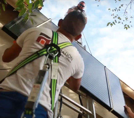 HuaweiFr's tweet photo. Le saviez-vous ? Le premier essaimage en France de la #formation de pose de panneaux #photovoltaïques ☀️ "Poseurs d'Avenir" cocréée par #BAOFormation, @DualSun_fr et @ENGIEgroup est soutenu par @SynergieSolaire et 2 de leurs partenaires @boralexfr et #Huawei ! 👷 https://t.co/cNKNgM8Ww3