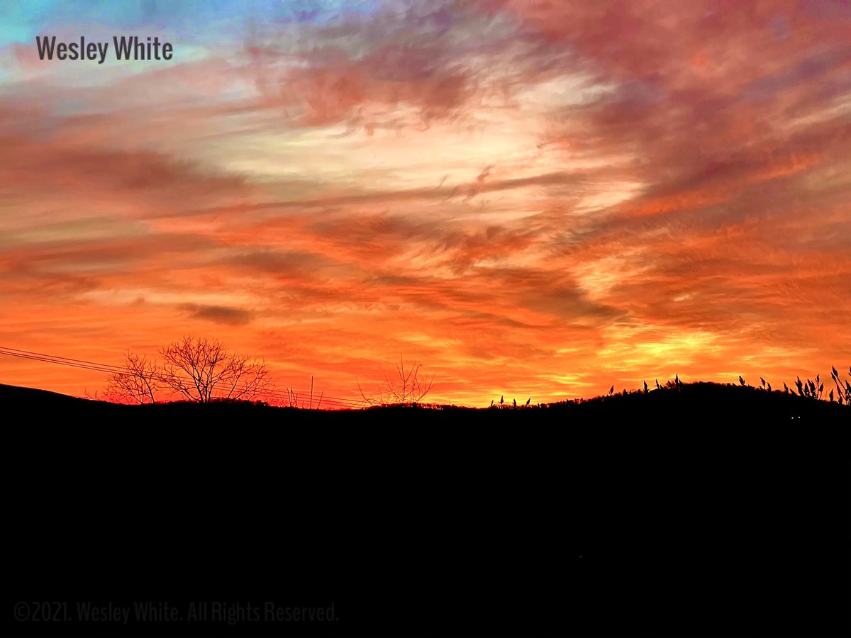 Winter #sunset!  #beauty #sunsetphotography #sunsets #photography #photo #photos #actor #actorslife🎬 #photographer #photographyart @visitmiddleburg @VisitLoudoun #Virginia @VAStateParks @vaproduction @#loudouncountyva