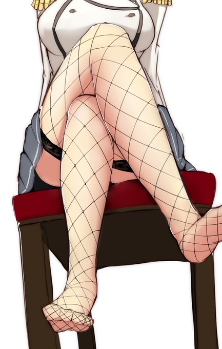 @Mr8ATisOUKodDWS こんな感じでしょうか?網タイツって思ってたより難しいですね(・ω・ ) 