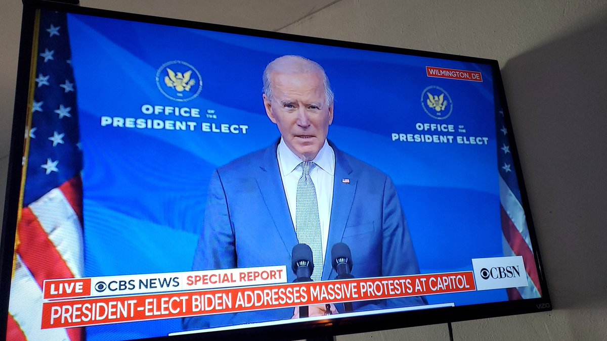 LittleG_2's tweet photo. @realDonaldTrump take notes! This is how a REAL leader helps restore our America and instill law and order https://t.co/zPOzHd0ljR