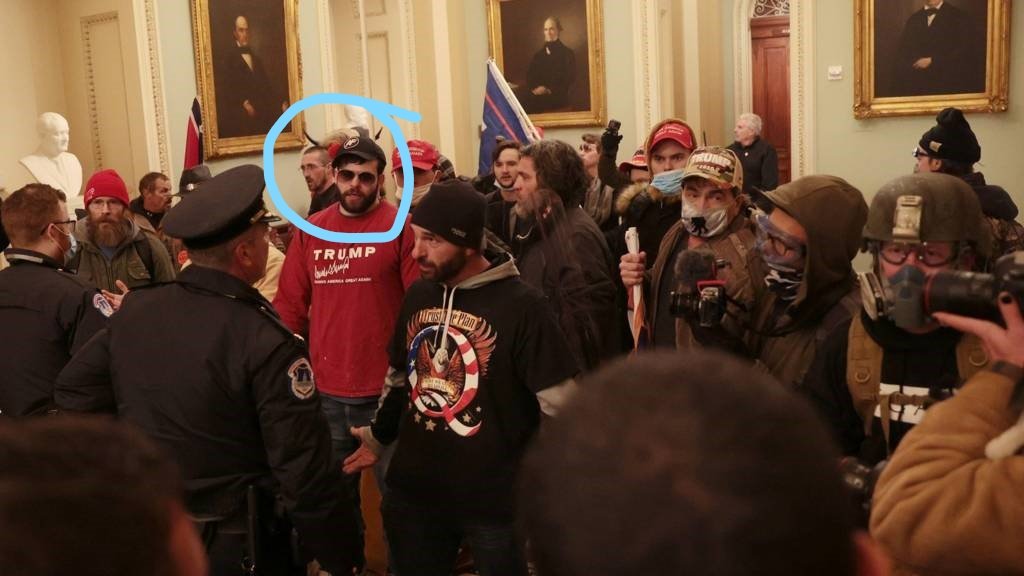 Ајдееее.....Бетмен и во Америка им носи вода.Ваков човек мајка само еднаш раѓа