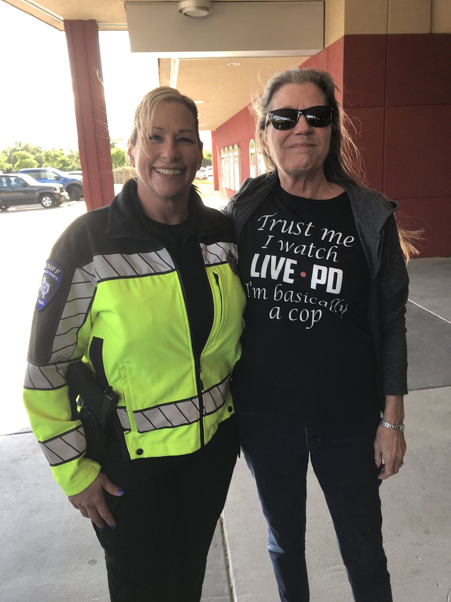 TamiBasham's tweet photo. @LeighTerry7722 @BomerKelli I’ll treasure the photos I have with you @BomerKelli. You’re such a warm and gracious person.  Enjoy your retirement 🤠👏 https://t.co/4ZQVT51aoM