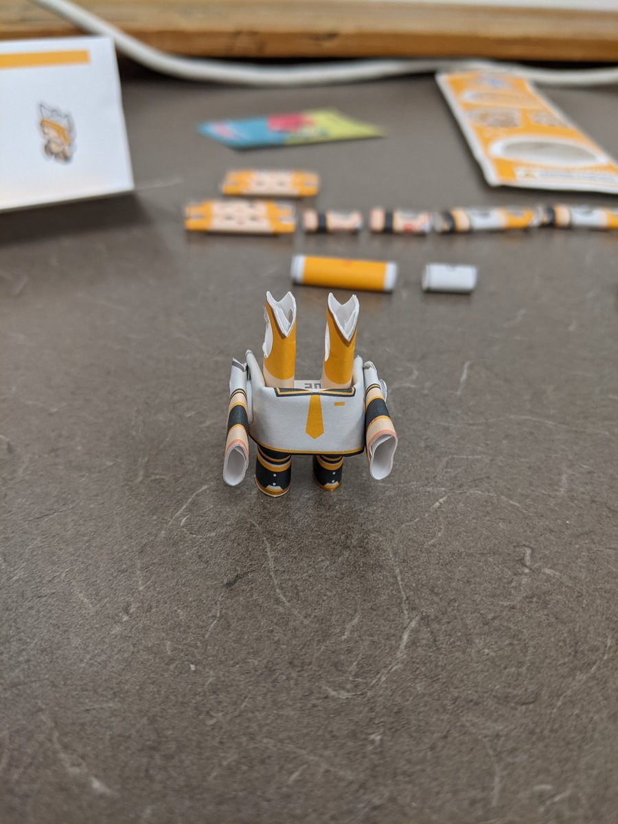 I feel like I'm doing this wrong cause this does not look right (also his left arm keeps falling off)