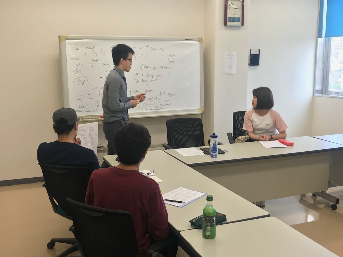 LanguagesPochi's tweet photo. これから留学する人向け、現地についてからすぐ使える口語を一緒に練習しましょう。

事���に準備しておけばトラブルに遭遇した時も焦らなくて大丈夫。

外国人相手だとギョッとなる人も、場数を踏めばこわくない！

#英会話 #宜野湾 #ポチット留学 #ポチット英会話 https://t.co/q24TSek2tx https://t.co/g6aMh46MeJ
