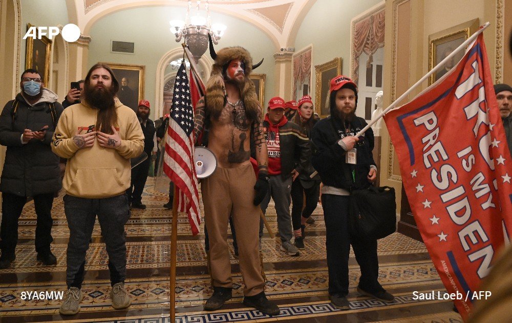 La policía con Negrxs, latinxs y mujeres: 😡😡😡😤😤🔥🔥🔥🔥
 
La policía con Varones blancos armados: 🥰🥰🥺🥺🧚‍♀️🧚‍♀️🧚‍♀️💫💫💫😔✊🏻💕💕💕