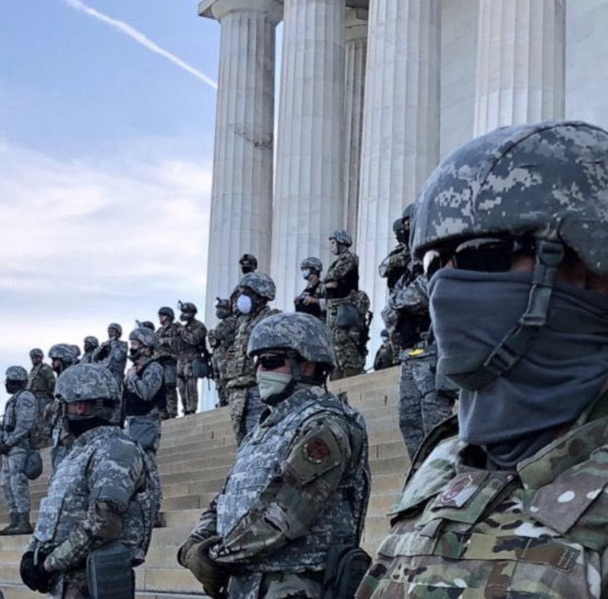 MikeTaddow's tweet photo. dc summer                         dc on 1/6/21
2020 vs.                               vs. violent 
peaceful blm                      maga rioters
protesters                           inside capitol https://t.co/rPglAUc80y