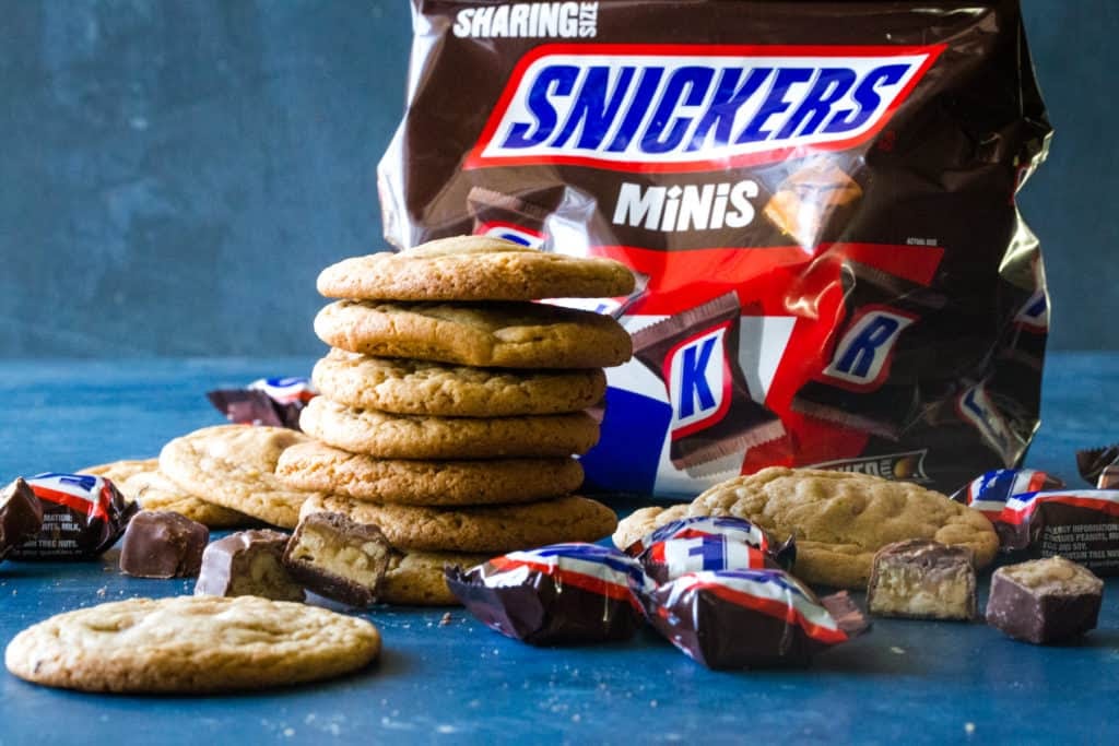 theseasidebaker's tweet photo. #ad These @SNICKERS Stuffed Peanut Butter Cookies are the perfect Game Day treat!! #candycallit

https://t.co/2hHCvUPvkA https://t.co/PpINYtirgD