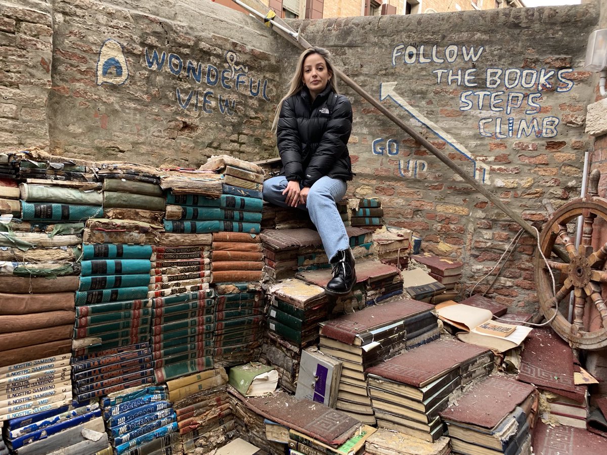 annozero55's tweet photo. Venezia,libreriaAlta Acqua https://t.co/YNwYSKg84a