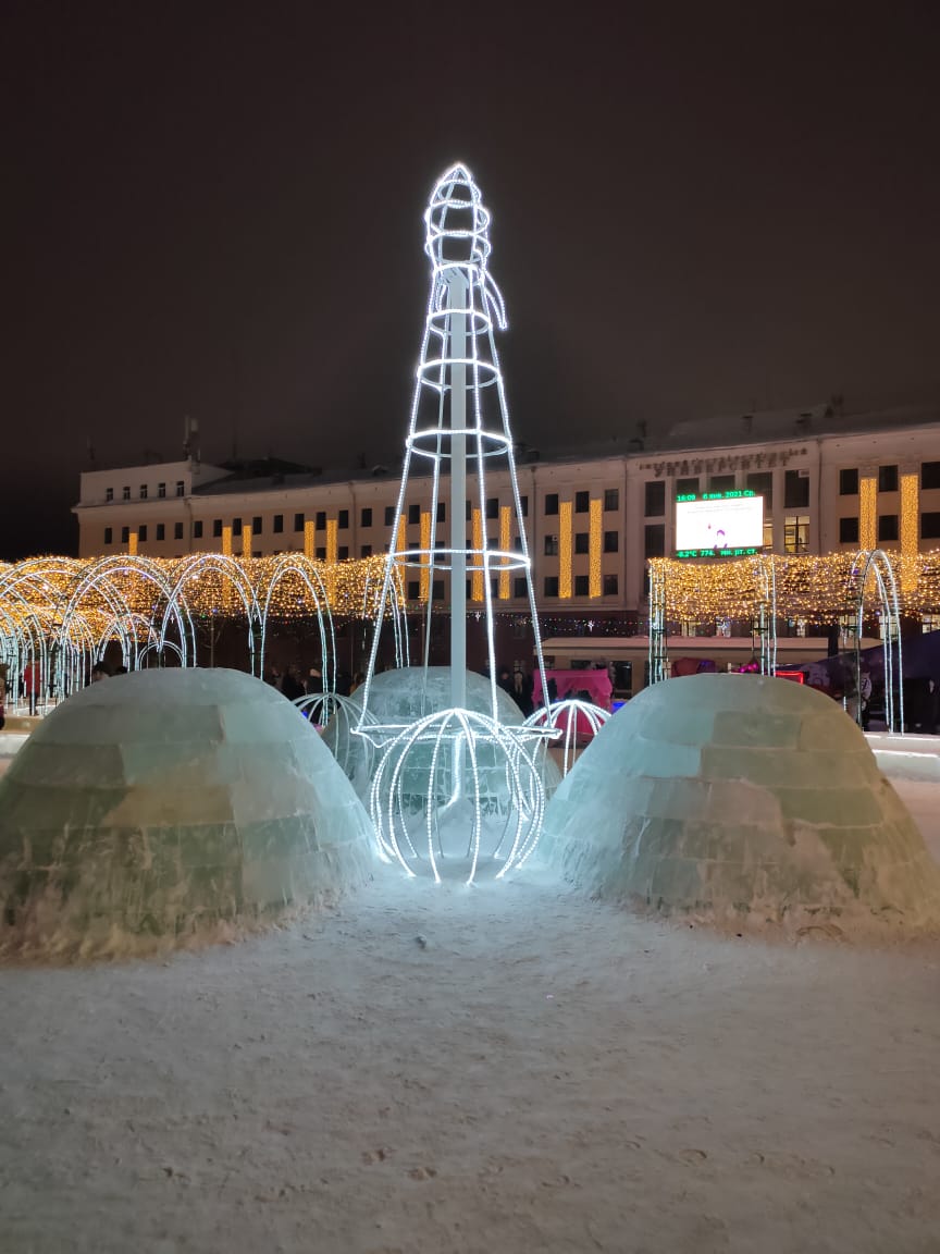 DAR_76's tweet photo. Russian Christmas spacecraft in Vyatka. Как тебе такое @elonmusk https://t.co/dhUQcjCLlP