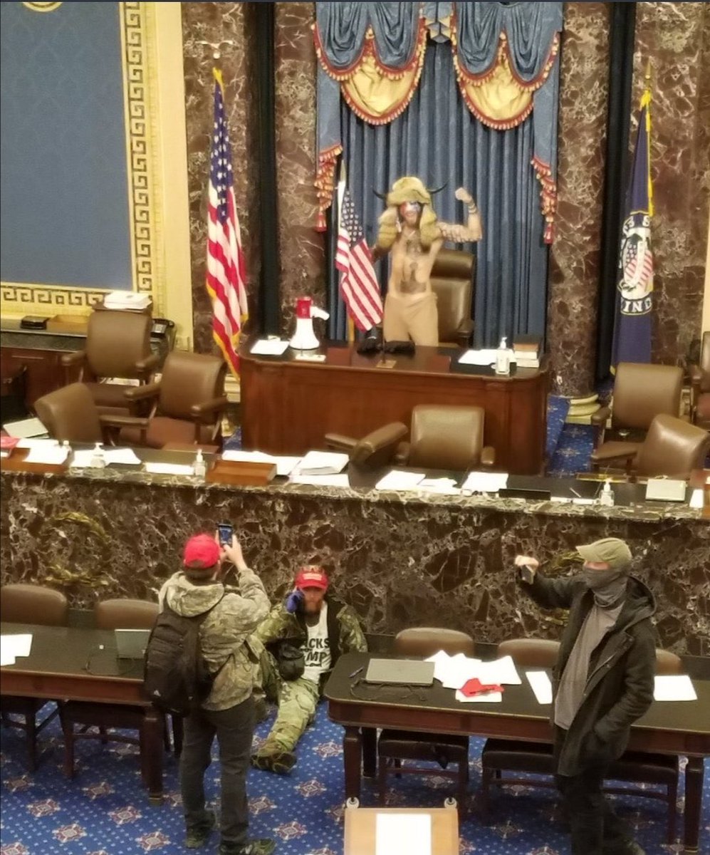 Moamenaly7's tweet photo. If these were anything else other than white supremacists they would have been shot dead on the spot. #DCProtests #capitol https://t.co/muBgtKVrrX