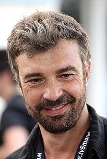 La voix française du docteur Andrea Fanti m’intriguait beaucoup, mais il s’agit de Jean-pierre michael de RIS police Scientifique 🤩 (ou encore <a href="/CandiceRenoir/">CandiceRenoir</a>) #DOC #tf1