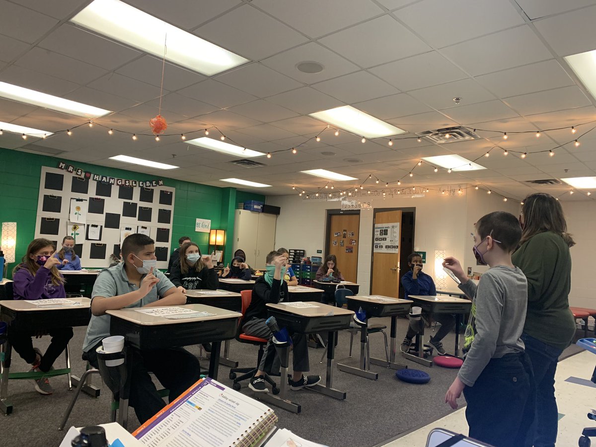 MrsHangsleben's tweet photo. Love Wednesday’s! Our friend teaches us his language - Sign Language that is ❤️ Thank you Mrs. Duckstad for helping with this &amp; coming up with this idea! I love it! https://t.co/ZEOtZOB3An