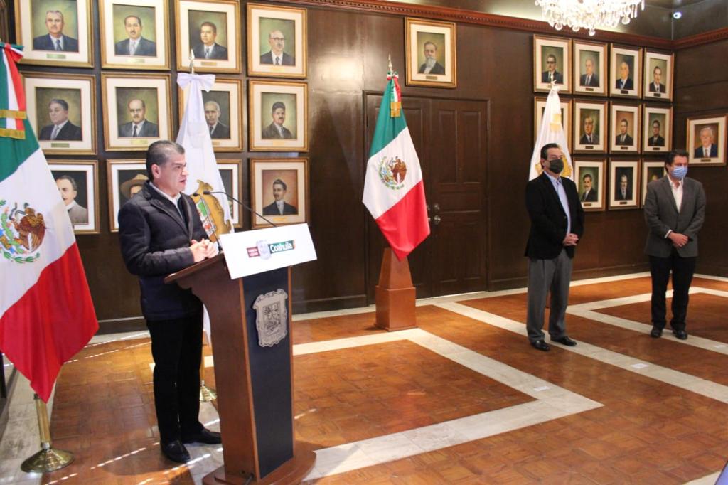GobDeCoahuila's tweet photo. Al señalar que la marcha de su Administración no se puede detener, el gobernador @mrikelme entregó los nombramientos de Secretario de Gobierno a @F_DeLasFuentes, y de titular de la @sevotcoahuila a @enriquemym.
#FuerteCoahuilaEs https://t.co/LXKIfPlh7C