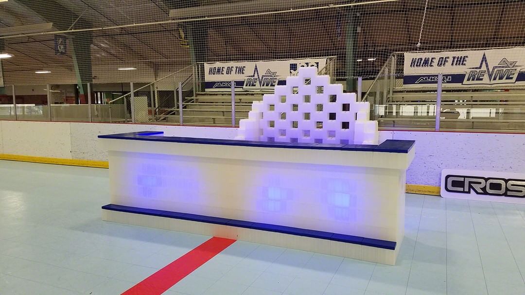 EverBlock's tweet image. Turn any ice arena into an event-ready application, without any damage to the ice below. Our #EverBase3 flooring modules protect the ice &amp;amp; our modular blocks allow for building light-up event bars, DJ booths or skating check-in stations!
#portableflooring #modularflooring