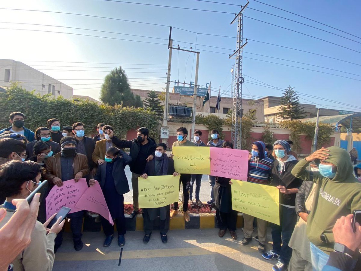 Ali07492761's tweet photo. #FastAgainstGOVT #FastStopTorturing 
#FastStopTorturingFAST 
Keep tweeting, dont stop and let the trend be at the top. 
There is no way a institute can ask students to give exams just before 5 days and in a such a risky situation. https://t.co/D22ZW2R7vX