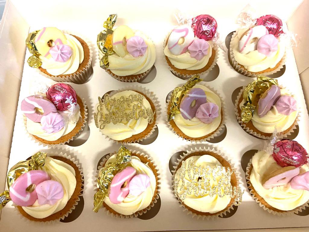 Esthers_Cakes's tweet photo. Adding some yummy cupcakes to your feed tonight😁🧁 

Speaking of delicious bakes.... It’s  #NationalShortbreadDay 

Now I have not made any shortbread today but I’m interested to know whether any of you have?

#cakesoflondon #thebakefeed #cakingitup #homebaked  #bakewithlove https://t.co/PBbk2Hhh5B