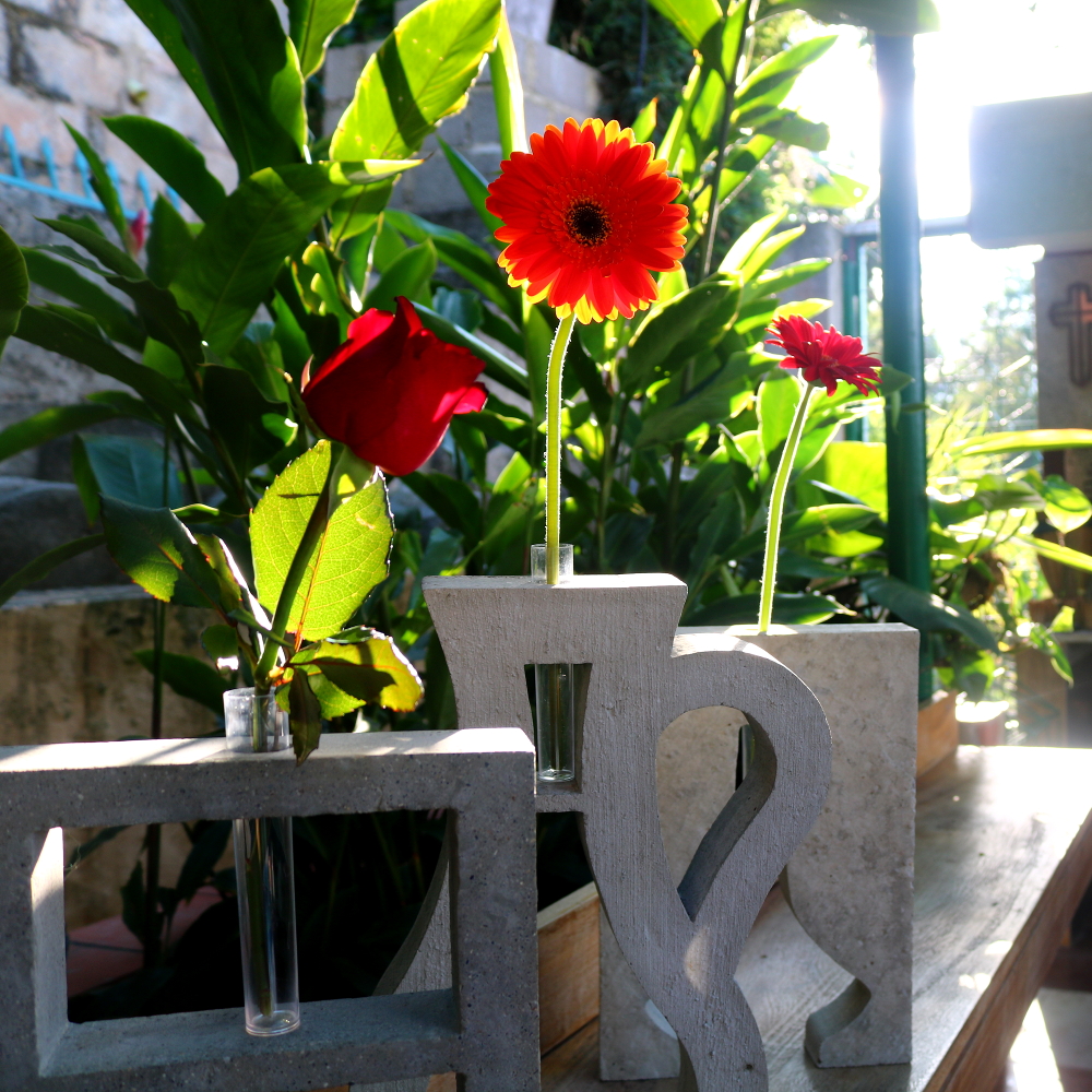 QuimeraVe's tweet photo. Hoy es el día de Reyes, ellos nos regalaron estas Flore#Handmade in #Concrete by #QuimeraCreativa in #Venezuela
Whatsapp+58.412.328.28.30 (just messages)
#Regalos #Gifts #Diseño #ConcreteWork #DesigneInspiration #InteriorDesign #Cemento #Home #Suculentas #Floreros #Flores https://t.co/YtwDXNePZd