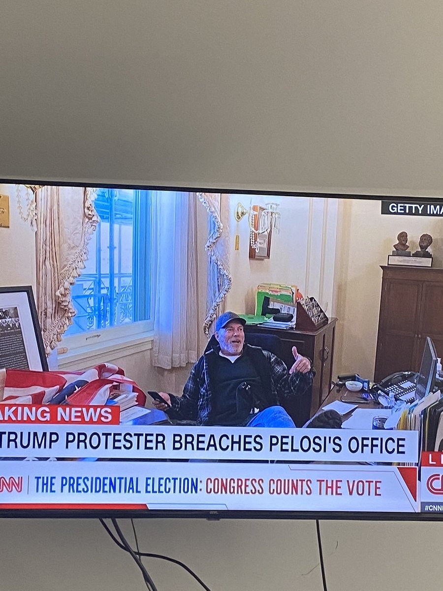 AuntTeaRita's tweet photo. The Speaker’s office. We would be dead. #whiteprivilege https://t.co/TapK0kBj01