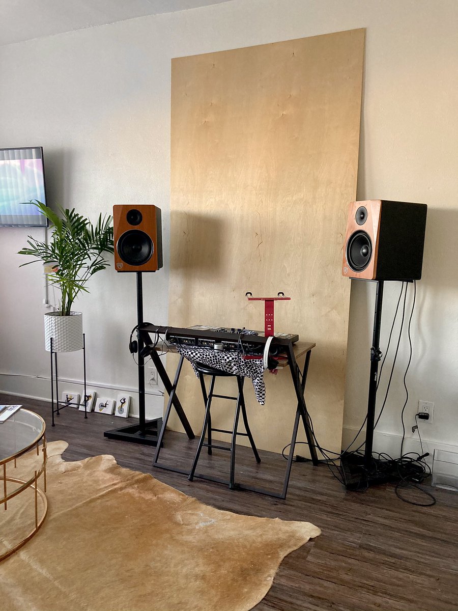 djrichgirl's tweet photo. my creative studio is coming together.

here’s a peek. https://t.co/xddrmUZ1dN