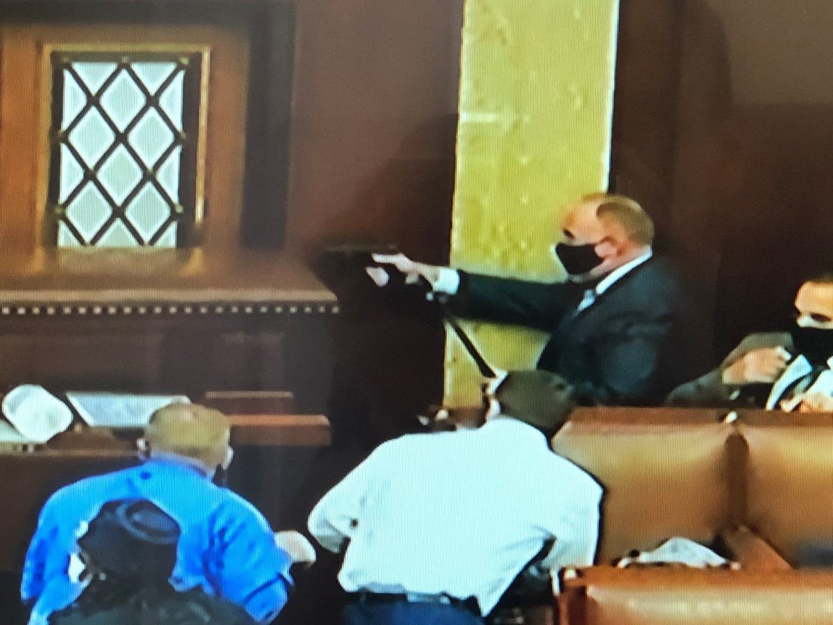 Kaosama3's tweet photo. #AHORA 💢💢 Paramilitares Pro Trump se tomaron el capitolio, esta es la democracia que ellos pregonan y desean para el mundo.
#TrumpWar 
#PLOMO19 https://t.co/Ip2mRa8qRg