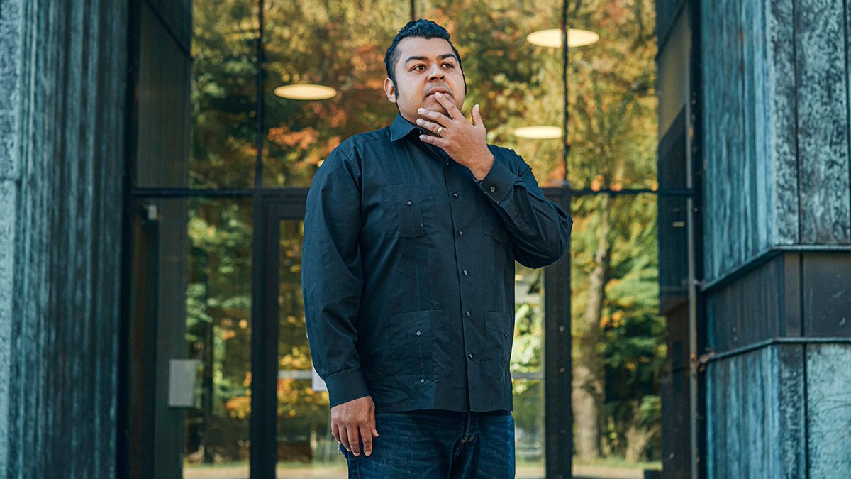 UofT's tweet image. .@UTM professor Jerry Flores says caring teachers inspired him to seek better opportunities in life. Now, he wants to do the same for others. #UofT 💙 uoft.me/6iV