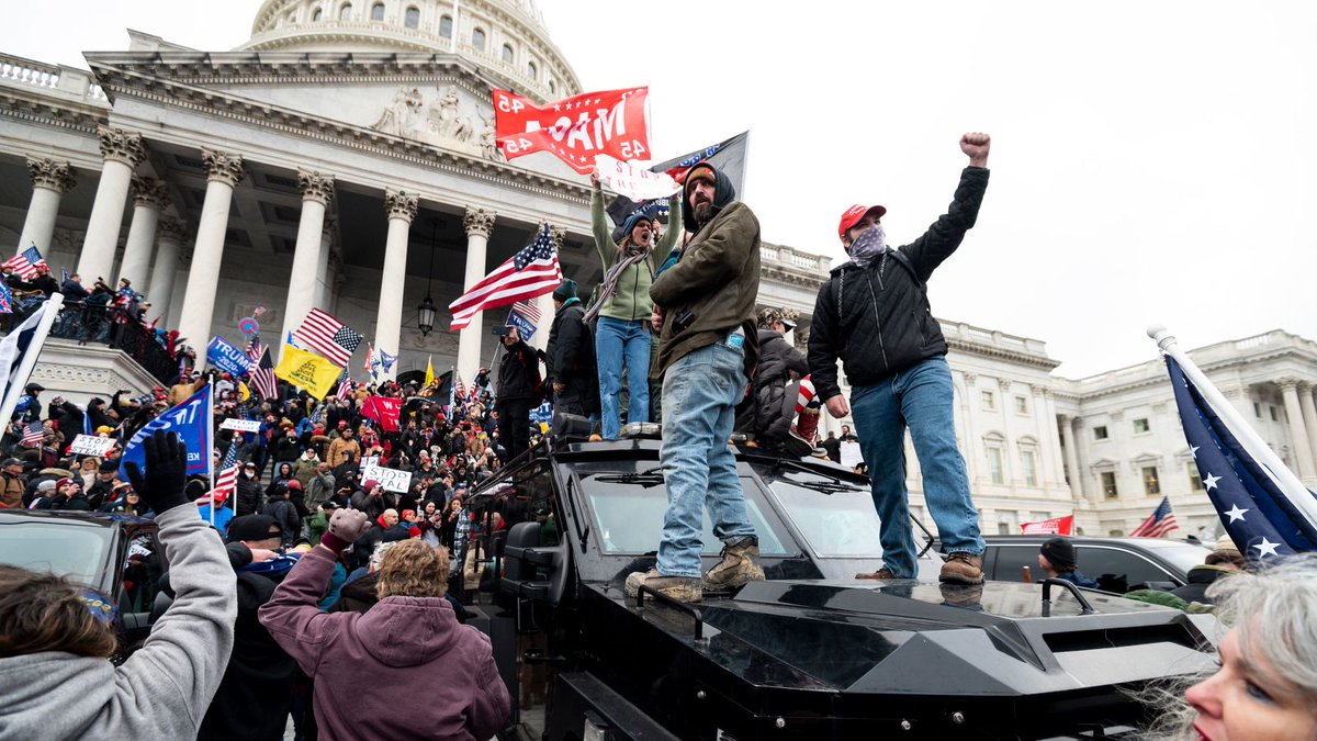 CNN's tweet image. JUST IN: The entire DC National Guard has been activated by the Department of Defense following a pro-Trump mob breaching the United States Capitol. cnn.it/3hNXfzn
