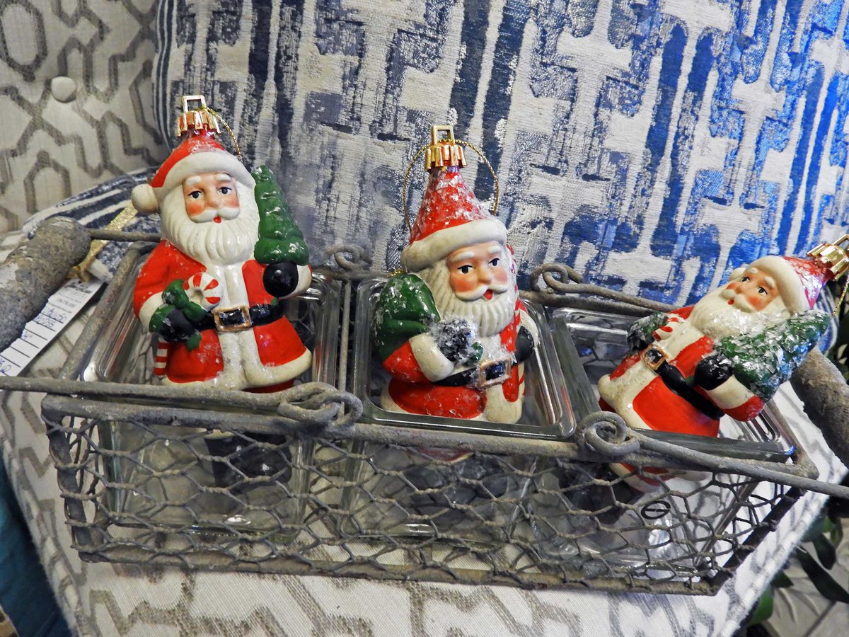 JuneDeLugas_Int's tweet photo. Shop our home decor sale for 30% off our entire showroom.  Pillows, furniture, accessories, even Christmas!
Sale ends this Friday, January 8th.
https://t.co/IDRwt3iLKu https://t.co/2ck1VkEGnJ