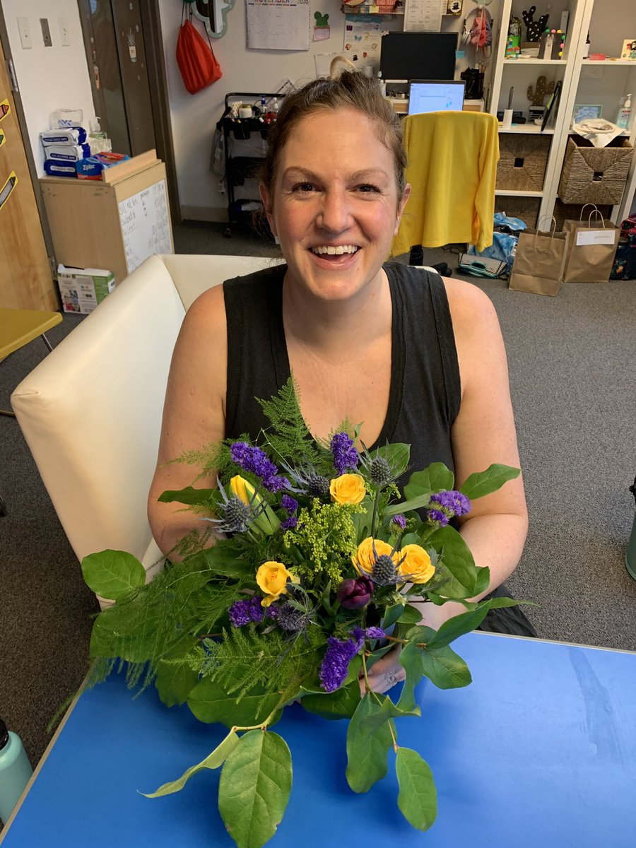 AssistantHeads's tweet photo. Some more of the beautiful arrangements that were made. @BISCLincolnPark @NAEducation https://t.co/38zGldY2vz