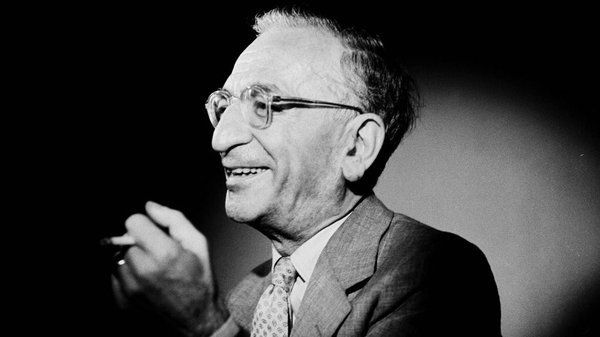 'Yaşlanarak değil yaşayarak tecrübe kazanılır, zaman insanları değil armutları olgunlaştırır.' - Peyami Safa