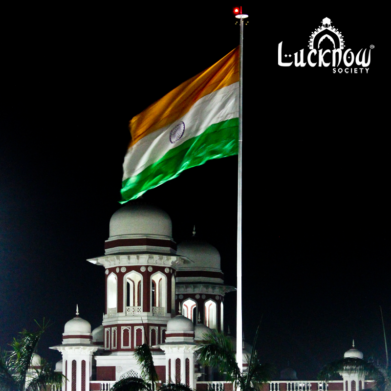 lucknow_me's tweet photo. कहते है इस शहर में इत्मीनान बहुत है !! 🙂 
#Charbagh #Lucknow https://t.co/gwt4PRfq6K