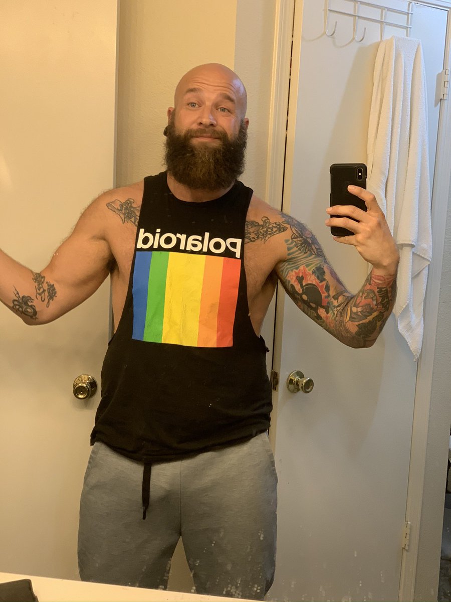 Hustle_4Muscle's tweet photo. Dirty mirror dirty mind 💪🏼😈 
new Page. RT me so all the little piggy’s can come play👅🐷 #vpl #greysweatpantsseason https://t.co/7FpdwtoXz6