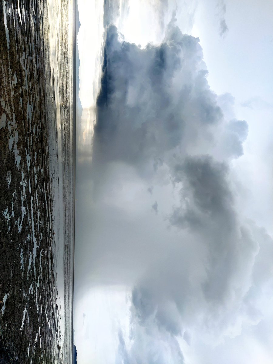 baddel21's tweet photo. Pouring rain. #rain #storm #cloud #sea https://t.co/pkZCchaPfq