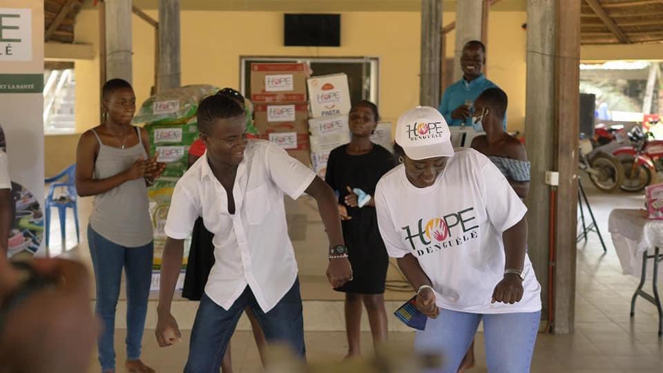 HopeDenguele's tweet photo. Antoine de Saint Exupery disait "veux-tu être heureux ? Donne du bonheur..."
Chez nous à Hope Denguélé, notre mission, c'est de vous apporter ce bonheur !

#Association_Hope_Denguélé
#𝗔𝗴𝗶𝘀𝘀𝗼𝗻𝘀𝗘𝗻𝘀𝗲𝗺𝗯𝗹𝗲𝗣𝗼𝘂𝗿𝗟𝗲𝗱𝘂𝗰𝗮𝘁𝗶𝗼𝗻𝗘𝘁𝗟𝗮𝗦𝗮𝗻𝘁𝗲 https://t.co/SsyJcFUn7G