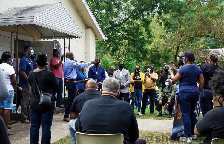 PrayOrDie's tweet photo. The church ⛪️ that I pastor is not a Mega Church but it’s a historic church as the place where Martin Luther King Sr. was licensed and ordained and @ReverendWarnock still came by our church @FloydChapelBC and spoke to the people in Stockbridge. I’ll never forget. Really good guy. https://t.co/kvhzmiw9bS